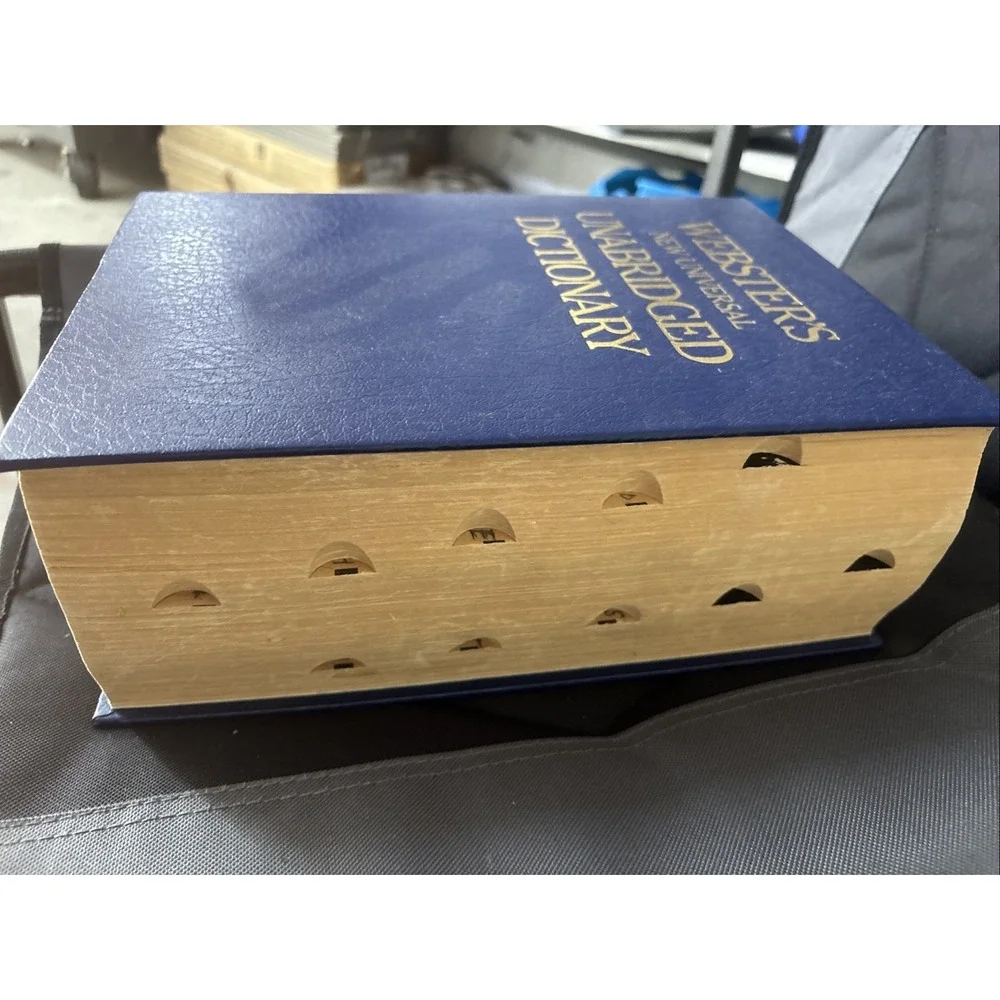 1983 WEBSTER'S NEW UNIVERSAL UNABRIDGED DICTIONARY DELUXE 2ND EDITION 2,347 PGS